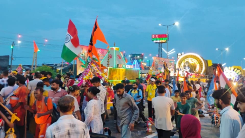 Kanwad Yatra Peaks: Devotion Echoes Across the City as Thousands of Kanwariyas Arrive