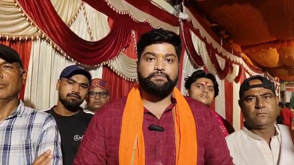 कांवड़ यात्रा पर आपत्तिजनक टिप्पणी का विरोध