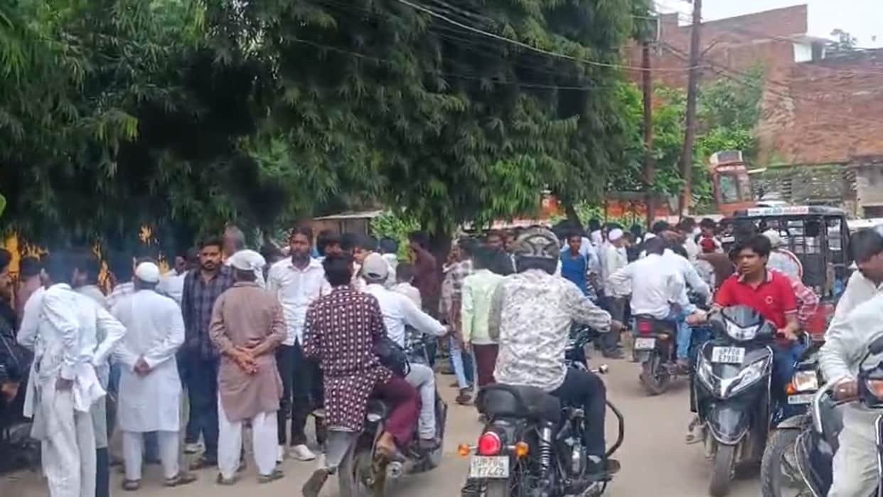 Prayagraj: Crowd gathers at Atiq Ahmed's Chakiya residence to attend Aban's funeral; heavy police force deploy