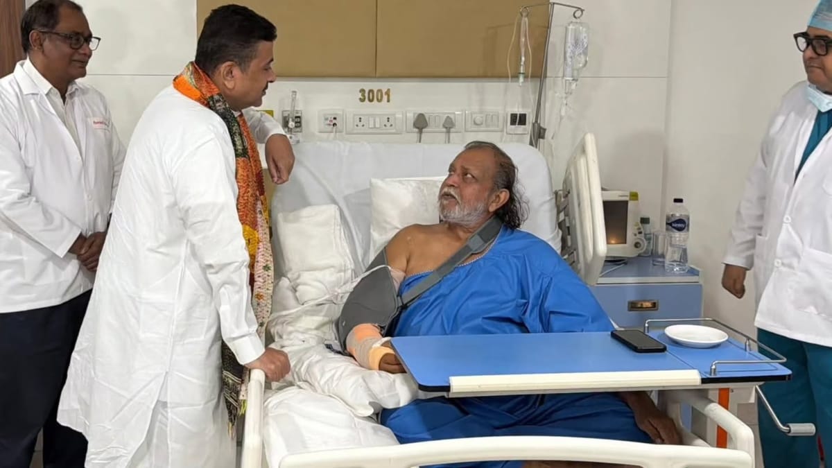 अस्पताल में भर्ती मिथुन चक्रवर्ती; हुई सर्जरी; हालचाल लेने पहुंचे पश्चिम बंगाल के मुख्यमंत्री शुभेंदु अधिकारी