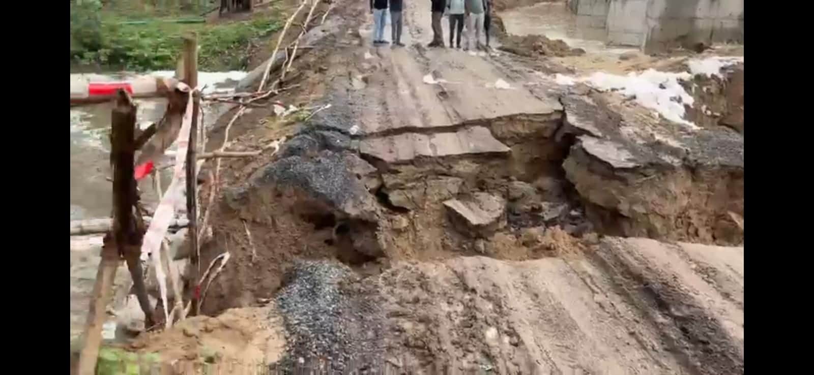 jalaun-ragauli-malanga-nala-temporary-bridge-washed-away
