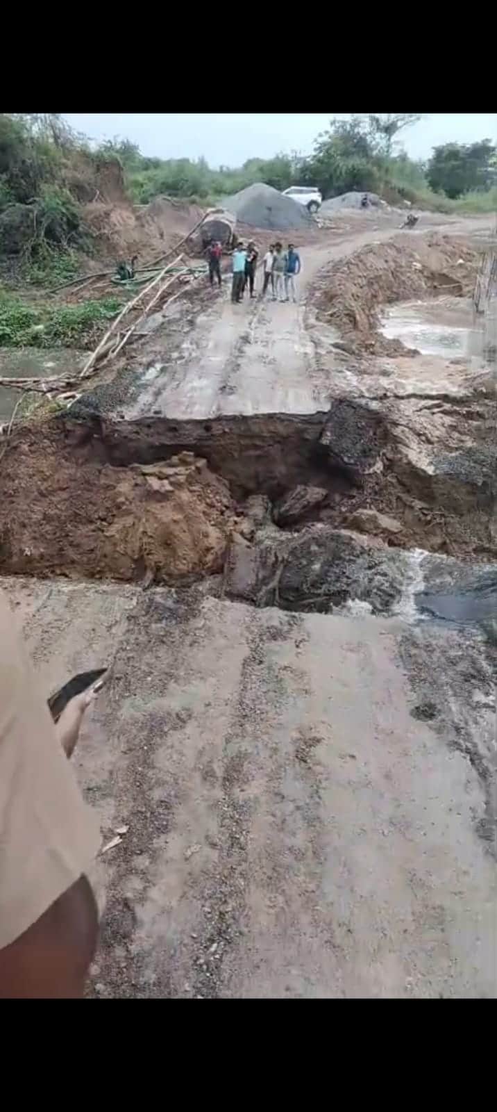 jalaun-ragauli-malanga-nala-temporary-bridge-washed-away