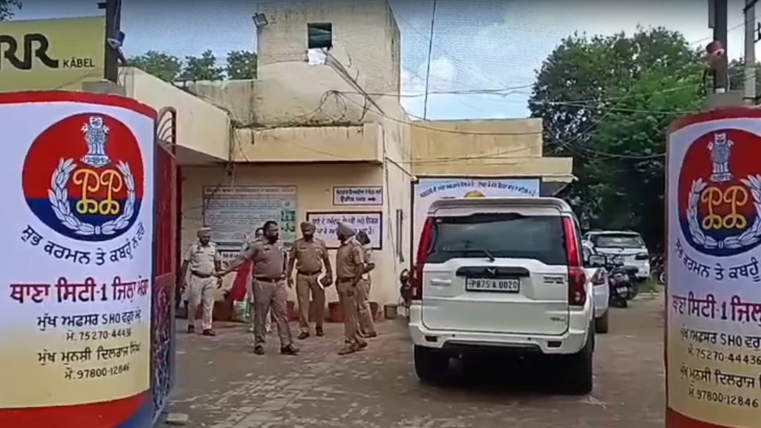 अच्छे घर में शादी की चाह ले डूबी:कोमलप्रीत ने पहनी पुलिस की नकली वर्दी, यूं  चढ़ी असली वर्दीधारियों के हत्थे - Woman Donned Fake Police Uniform Arrested  In Moga - Amar ...