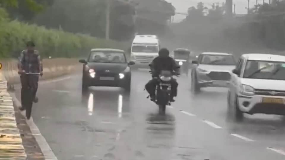 Rain causes waterlogging in several areas of Delhi-NCR