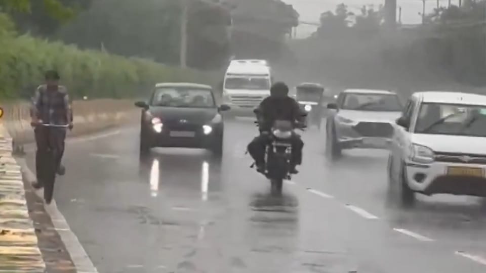 Weather Update:दिल्ली-ncr में बदला मौसम का मिजाज, नोएडा समेत कई इलाकों में बरसे बदरा, आज के लिए यलो अलर्ट – Rain Causes Waterlogging In Several Areas Of Delhi-ncr Weather Update:दिल्ली-ncr में बदला मौसम का मिजाज, नोएडा समेत कई इलाकों में बरसे बदरा, आज के लिए यलो अलर्ट – Rain Causes Waterlogging In Several Areas Of Delhi-ncr