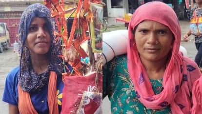 Bijnor: Daughter-in-law upholds 40-year-old tradition, carries *Kanwar* alongside mother-in-law