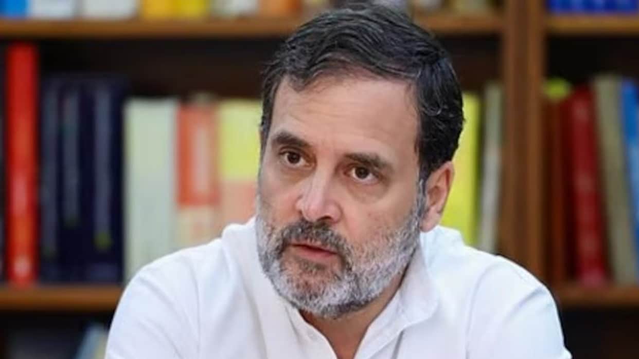 Rahul Gandhi has arrived in Prayagraj; he will interact with students at KP Ground at 6 PM.