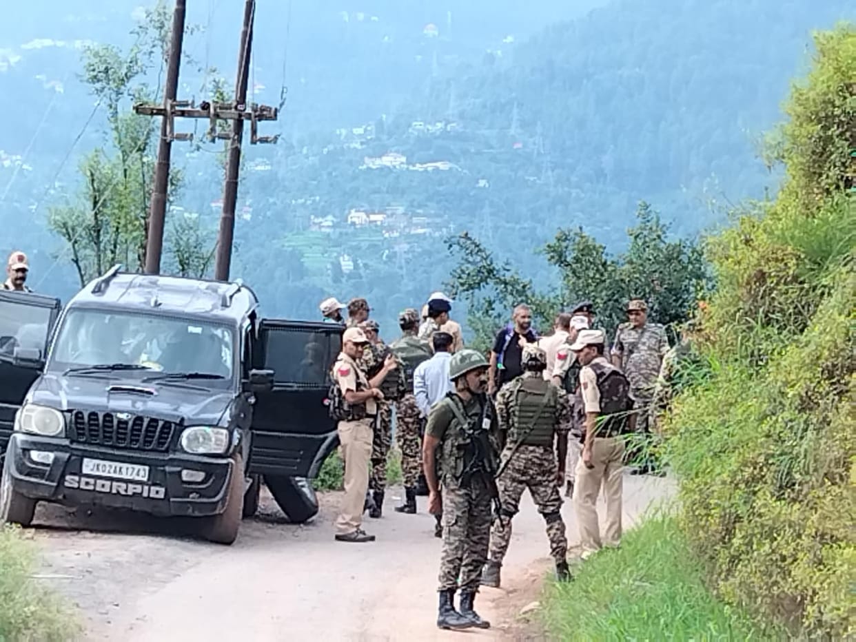SUV evades security checkpoint on J-K highway in Ramban