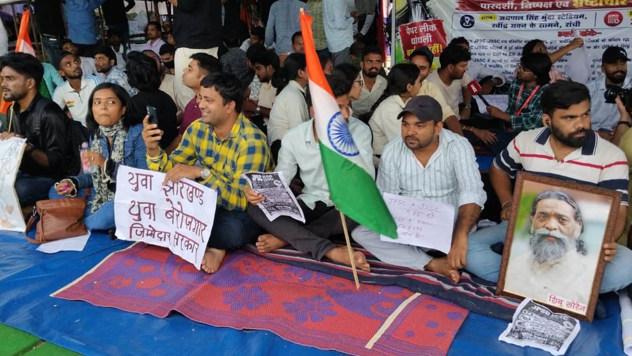 JPSC-JSSC Protest Enters 14th Day Left Student Groups March Toward Assembly Amid Awaited Talks