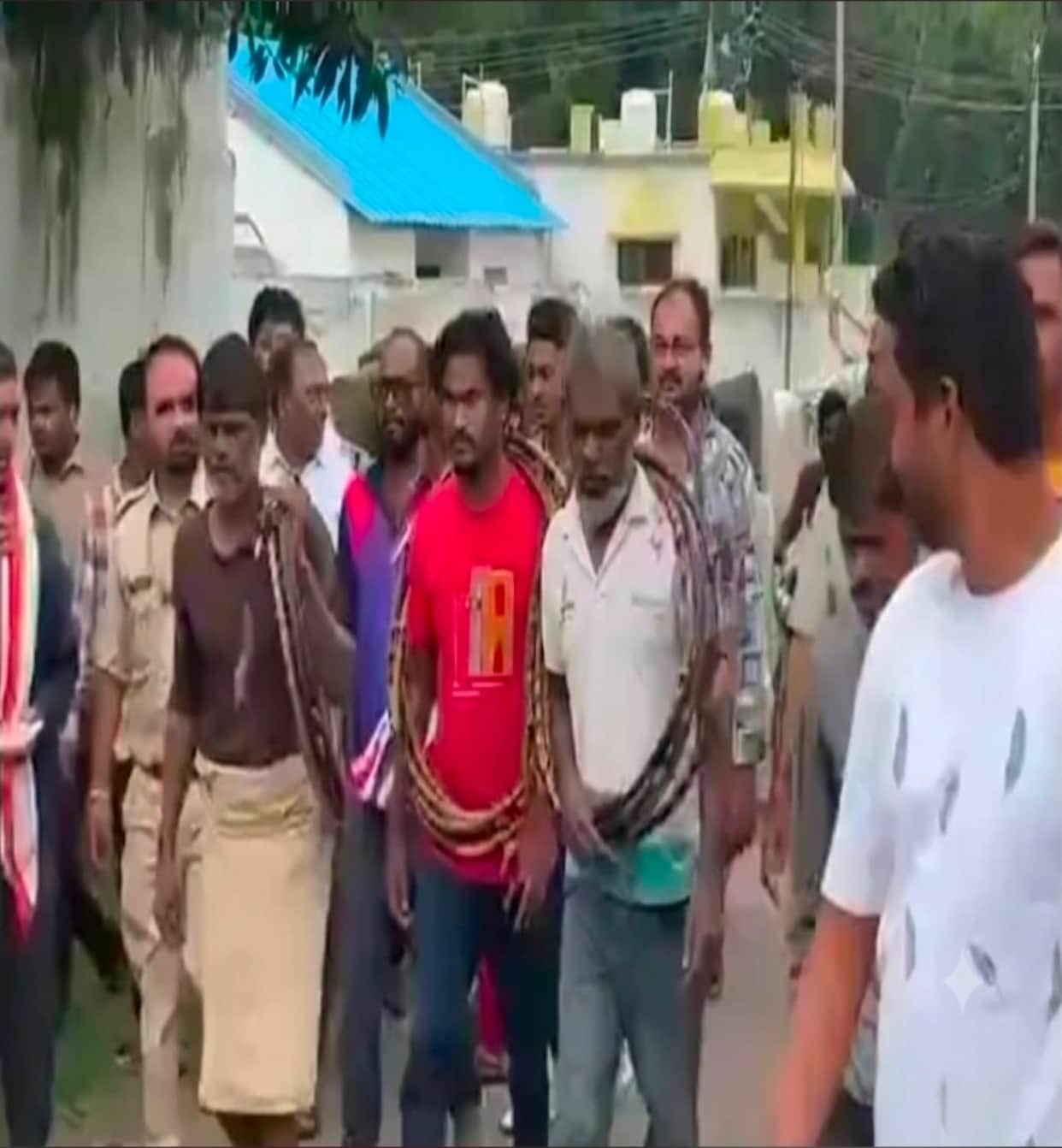 chhindwara-3-youths-beaten-on-theft-suspicion-cable-bundles-Photo-viral`