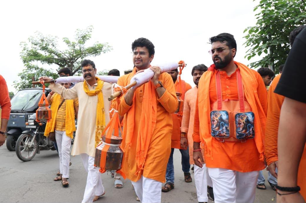 Haridwar: तेजस्वी सूर्या ने हरिद्वार से उठाई कांवड़, ऋषिकेश के वीरभद्र महादेव मंदिर में करेंगे जलाभिषेक