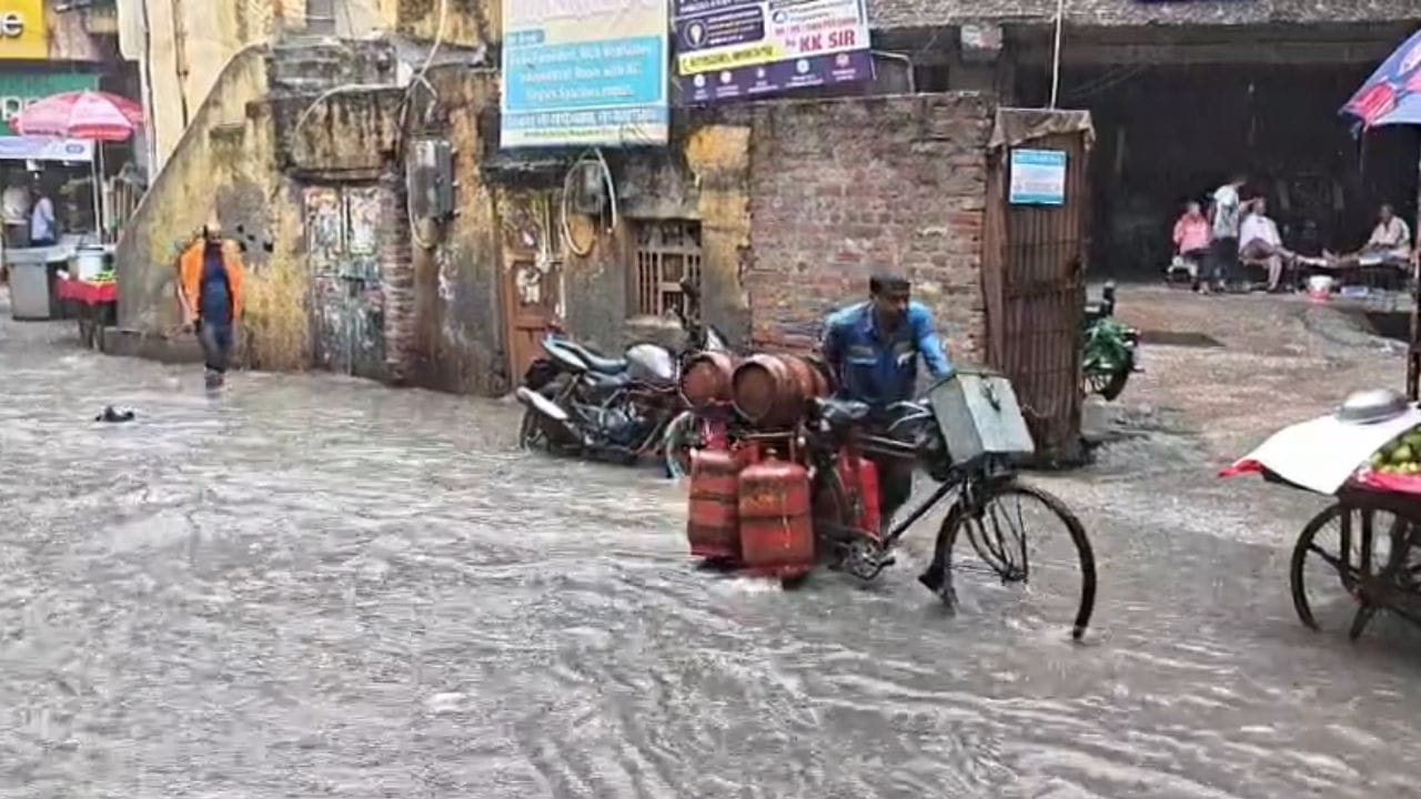 Heavy rain Delhi-NCR Severe waterlogging and long traffic jams in several areas