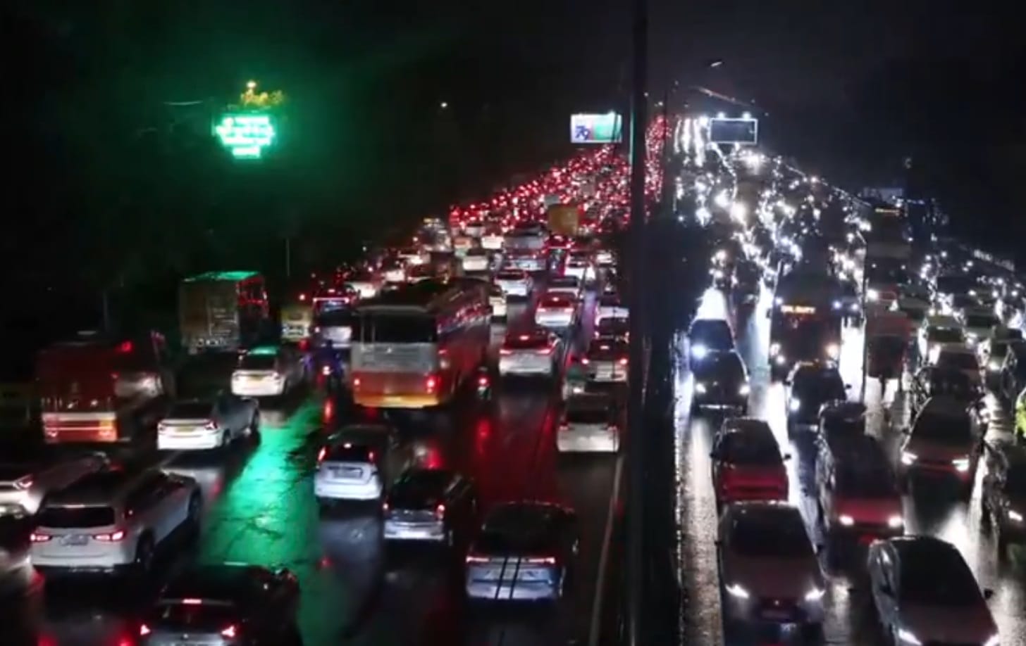Heavy rain Delhi-NCR Severe waterlogging and long traffic jams in several areas