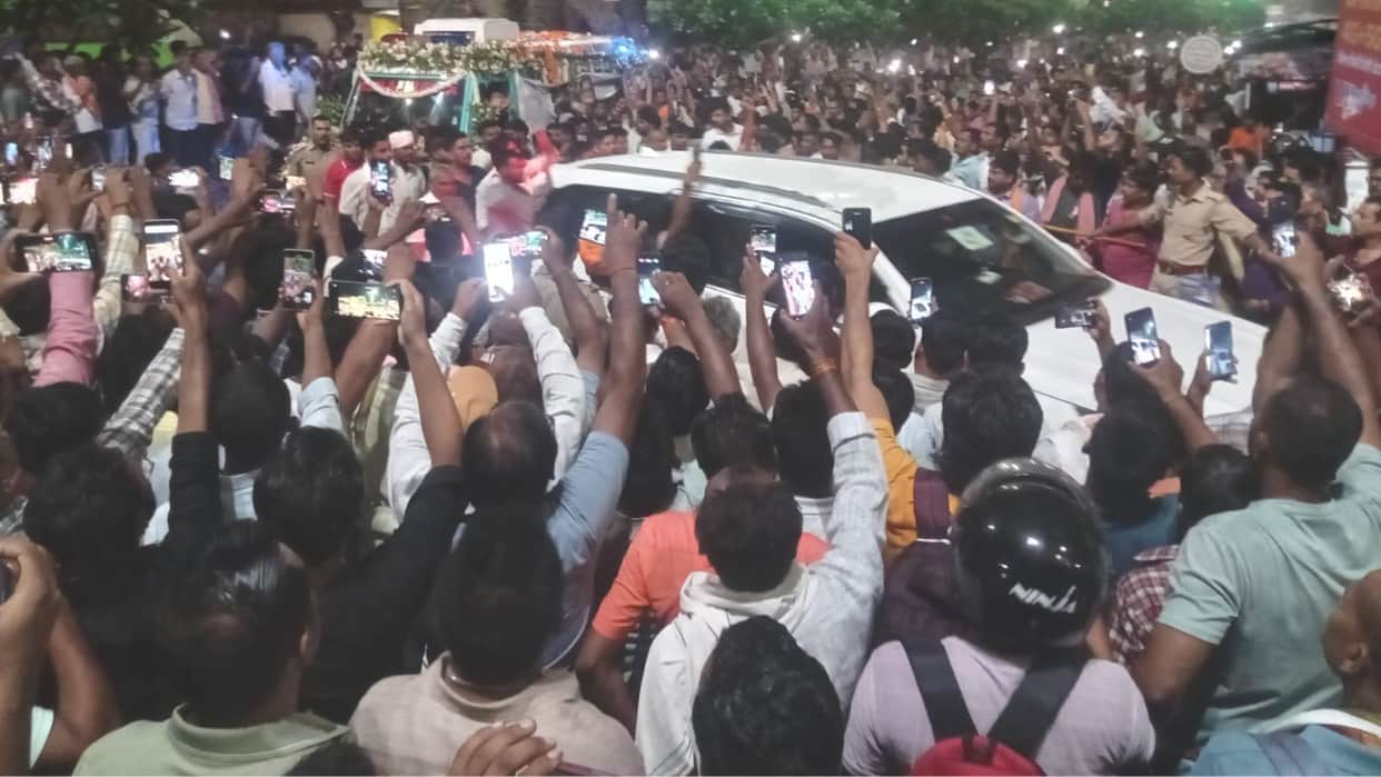 MLA Uma shankar Singh cremated at Byasi Ganga Ghat huge crowd of supporters gathers in ballia