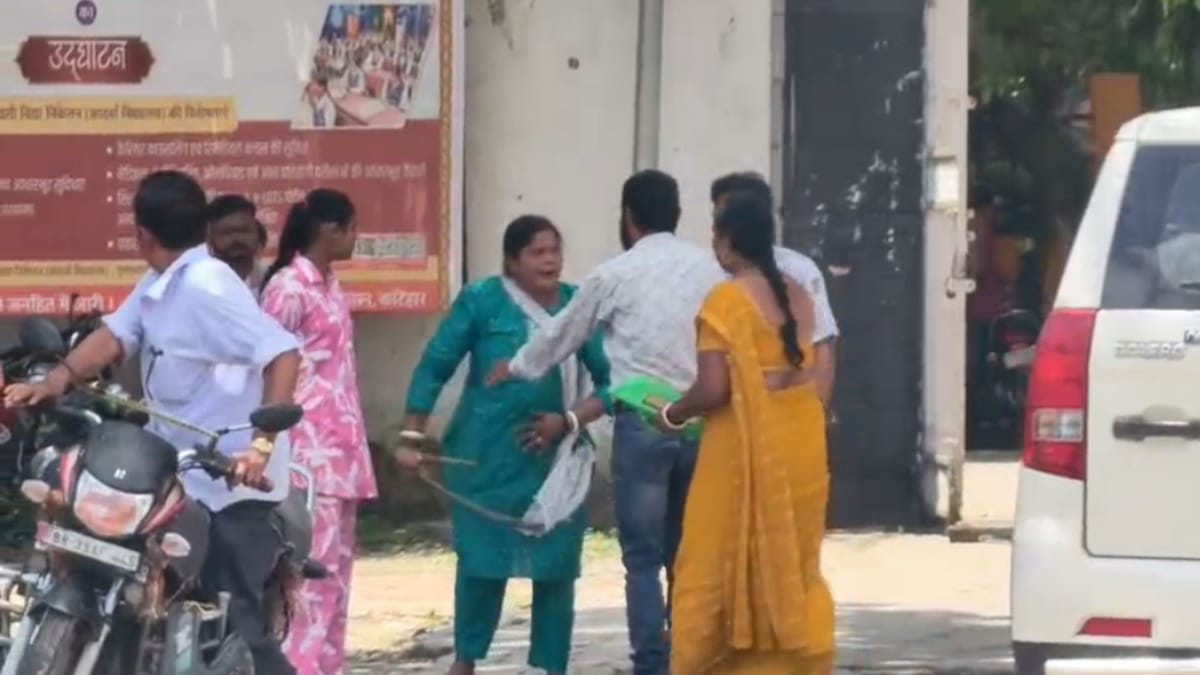 Bihar: 'पहली शादी छुपाकर रचाया दूसरा ब्याह', दो पत्नियों के आमने-सामने आते ही मचा बवाल; बीच-बचाव करता रहा पति