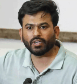 क्या गिरफ्तार होंगे अभिजीत दिपके?: तिरंगा यात्रा से पहले आवास पर पहुंची पुलिस, सेंट्रल पार्क जाने का था प्लान