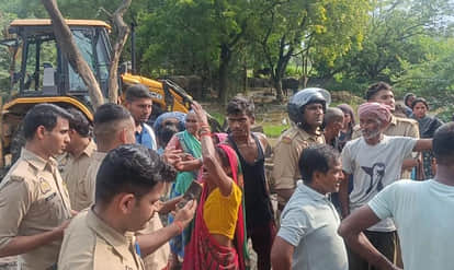 Naib Tehsildar dragged by arm, woman picked up brick; chaos ensued for 3 hours during anti-encroachment drive