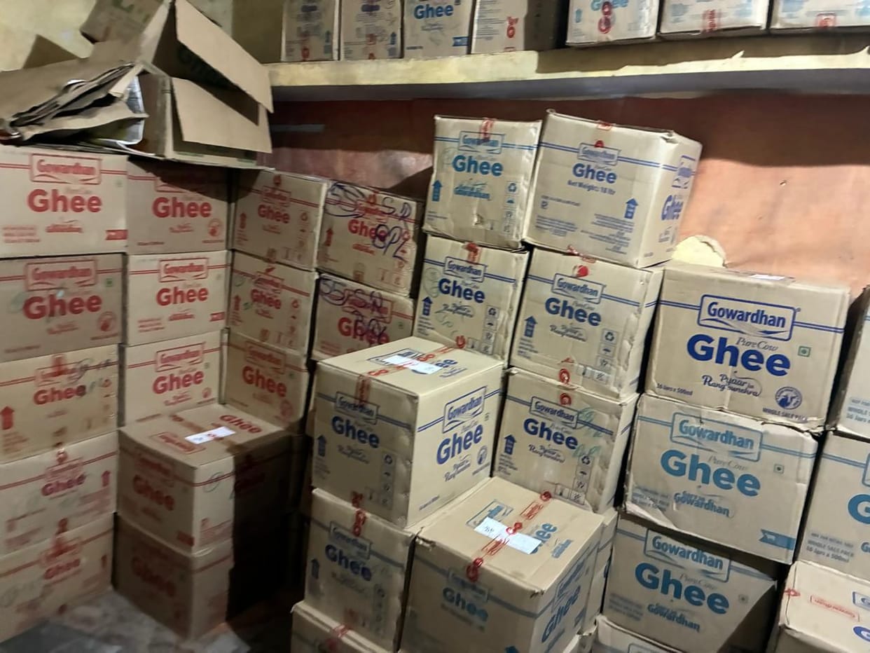 Ghee worth ₹7 lakh seized in Bhopal: Raid conducted at Sheetla Puja Bhandar; 494 kg of 'Arihant' and 60 tins o