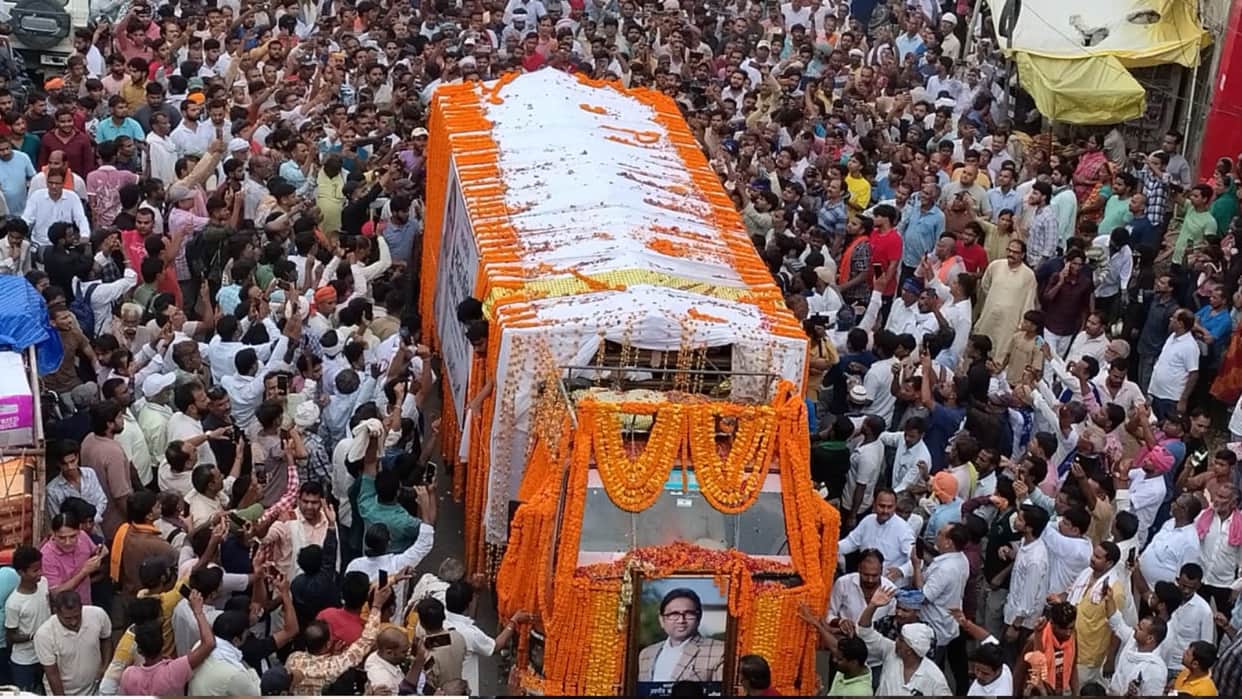BSP MLA Uma Shankar Singh 40-kilometer final journey six hours to travel from Khanwar to Ganga Ghat Ballia