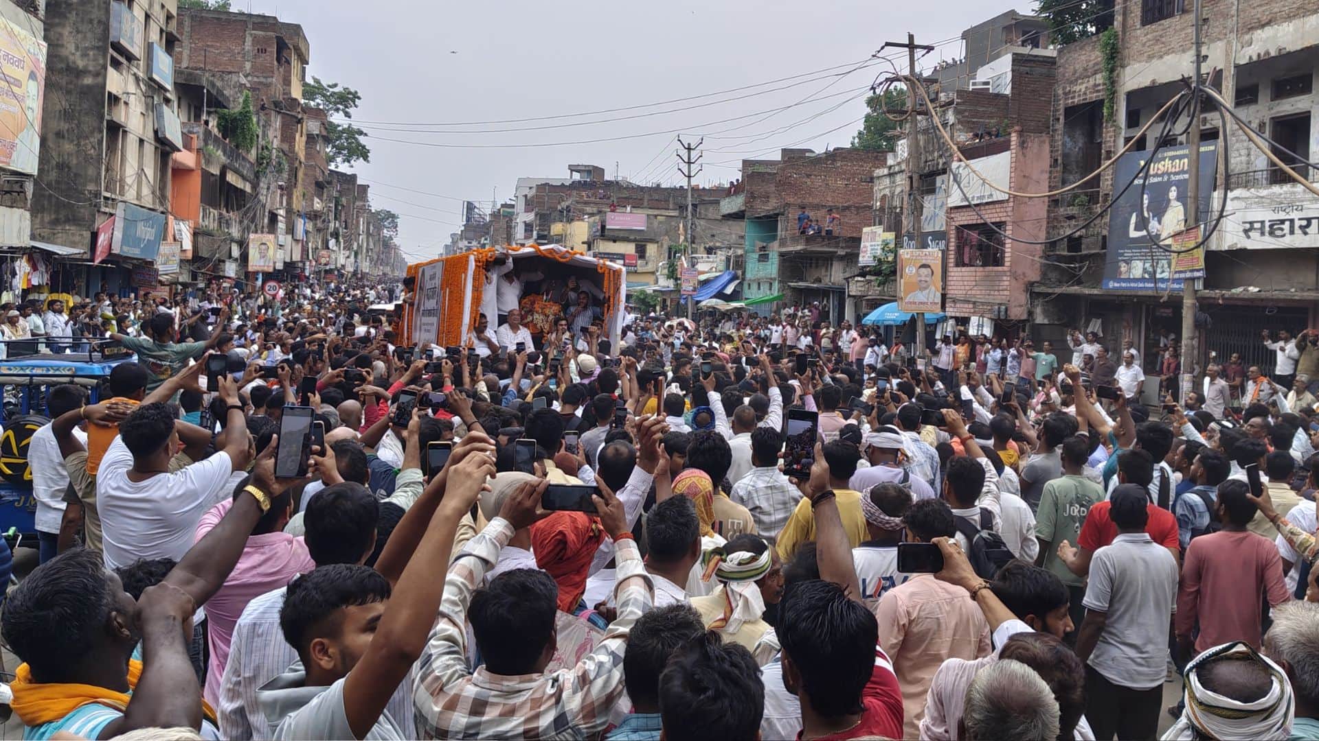 BSP MLA Uma Shankar Singh 40-kilometer final journey six hours to travel from Khanwar to Ganga Ghat Ballia