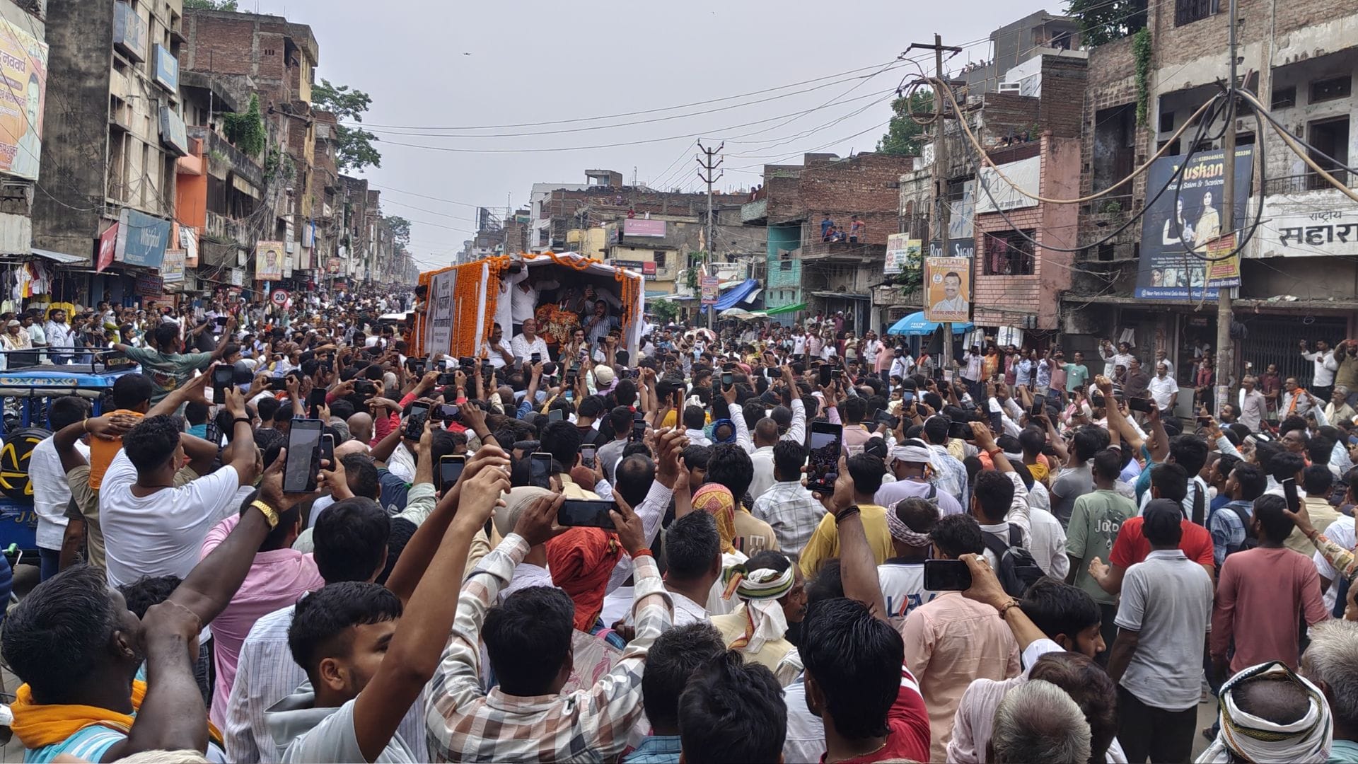 BSP MLA Uma Shankar Singh 40-kilometer final journey six hours to travel from Khanwar to Ganga Ghat Ballia
