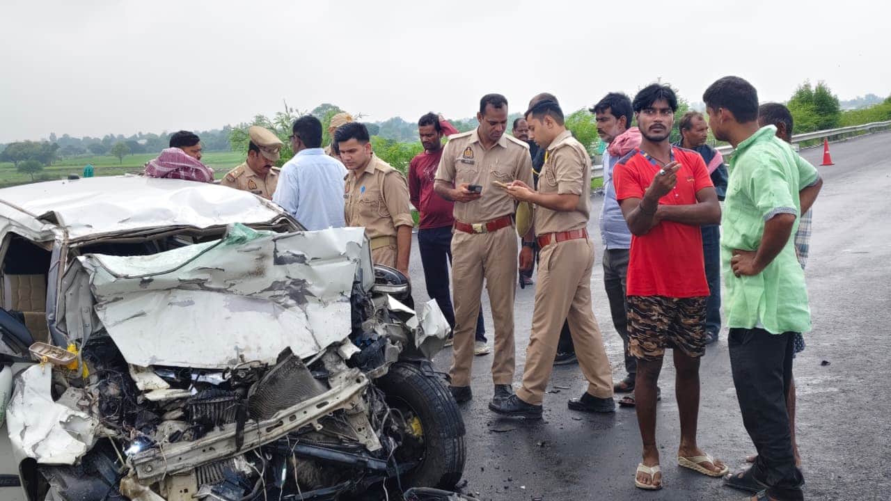 Car Crashes Into Truck on Bundelkhand Expressway, three died and two Seriously Injured