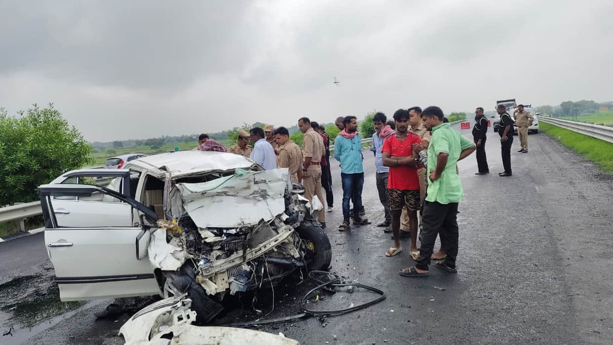 Car Crashes Into Truck on Bundelkhand Expressway, three died and two Seriously Injured
