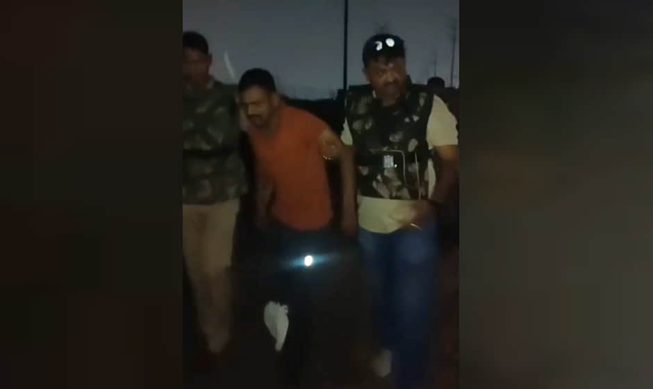 Kanpur: Two chain snatchers arrested in police encounter; one miscreant shot in the leg