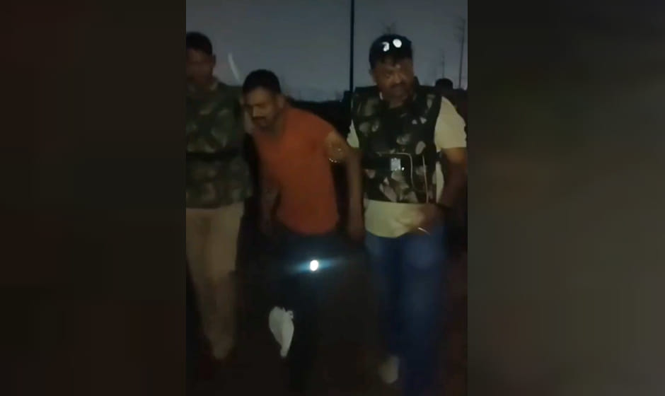 Kanpur: Two chain snatchers arrested in police encounter; one miscreant shot in the leg