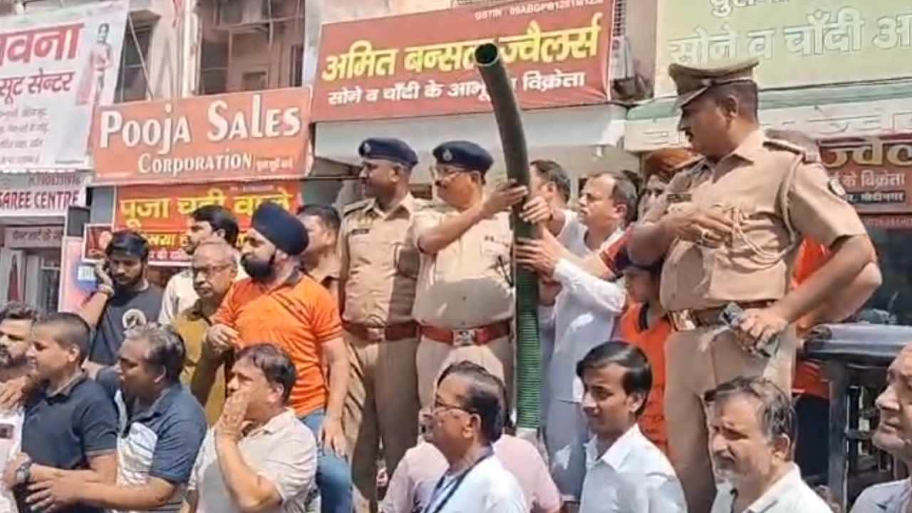 Kanwar Yatra 2026 Photos MP and MLA Shower Flowers on Kanwariyas in Muradnagar
