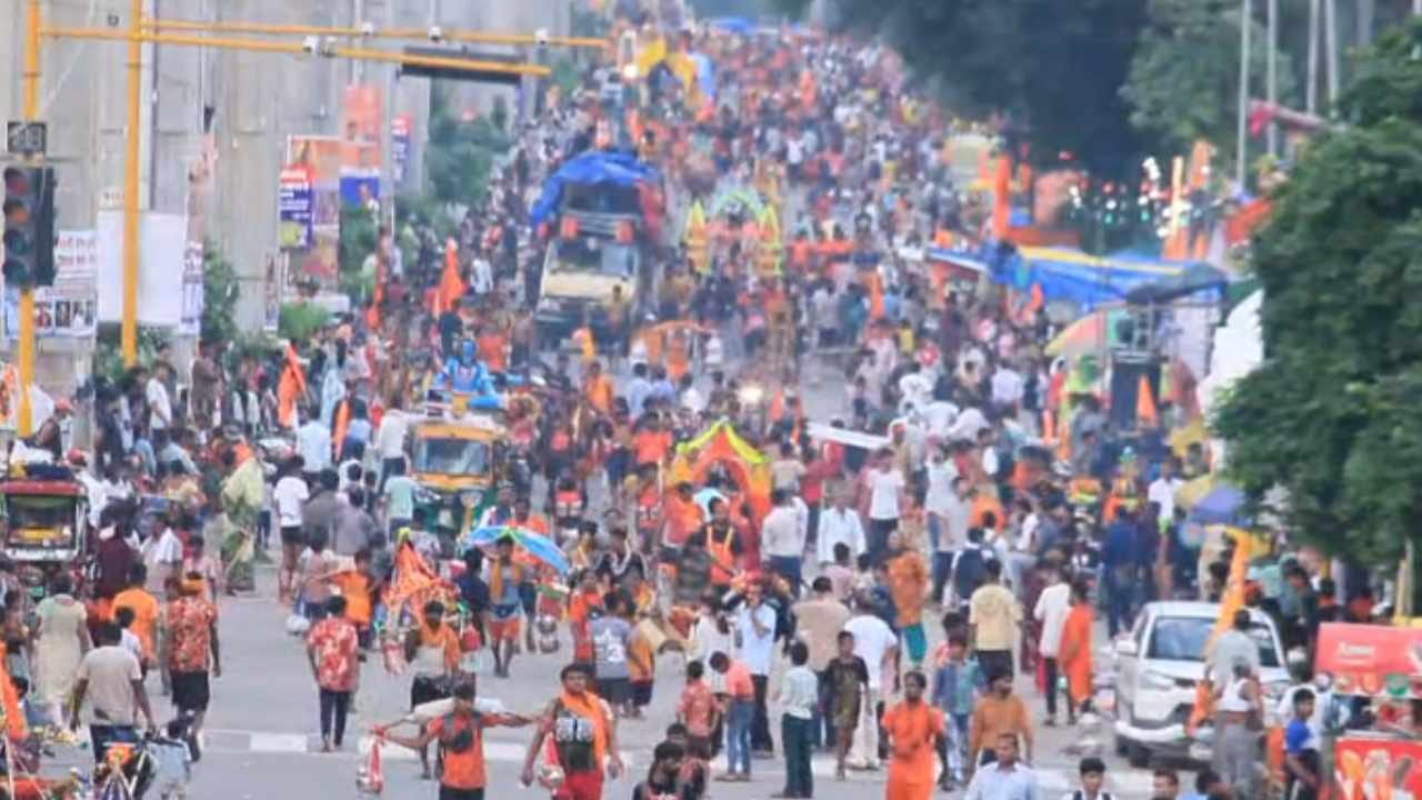 Kanwar Yatra 2026 Photos MP and MLA Shower Flowers on Kanwariyas in Muradnagar