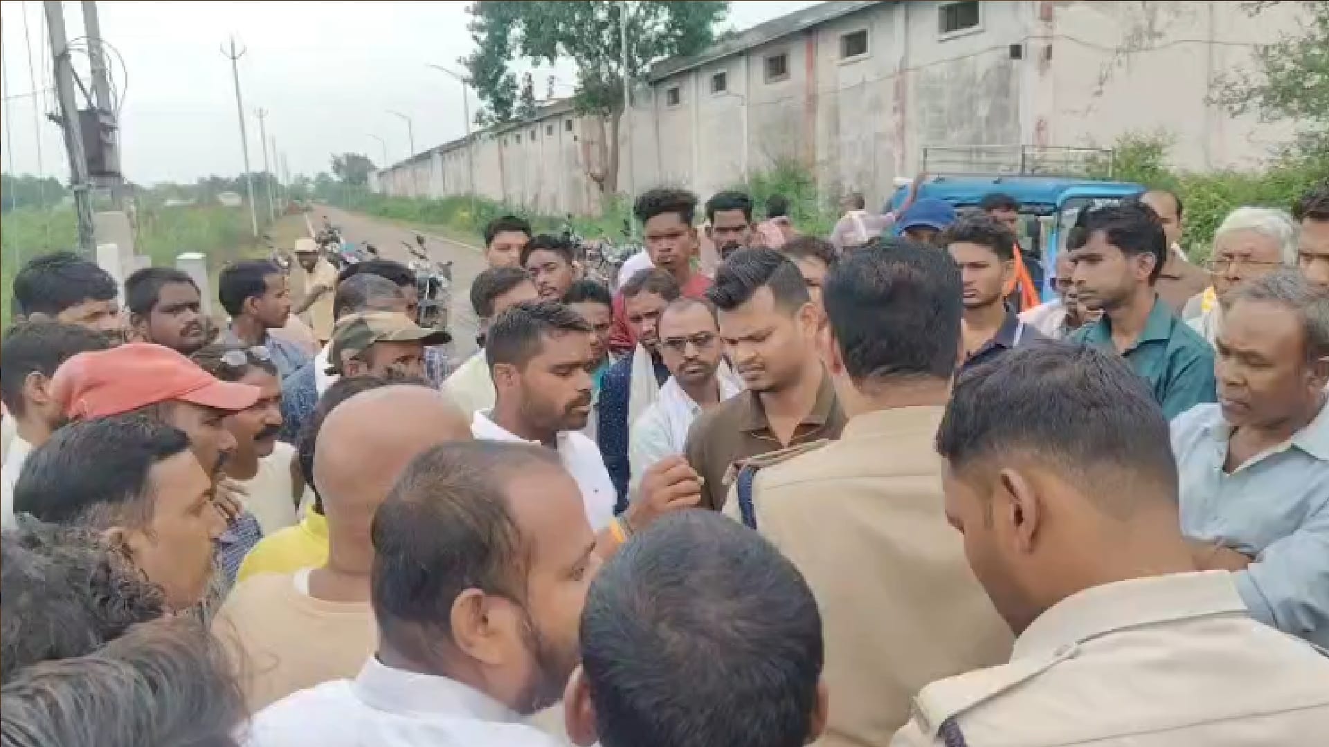 प्रशासन की मौजूदगी में दूसरे जगह हुआ अंतिम संस्कार