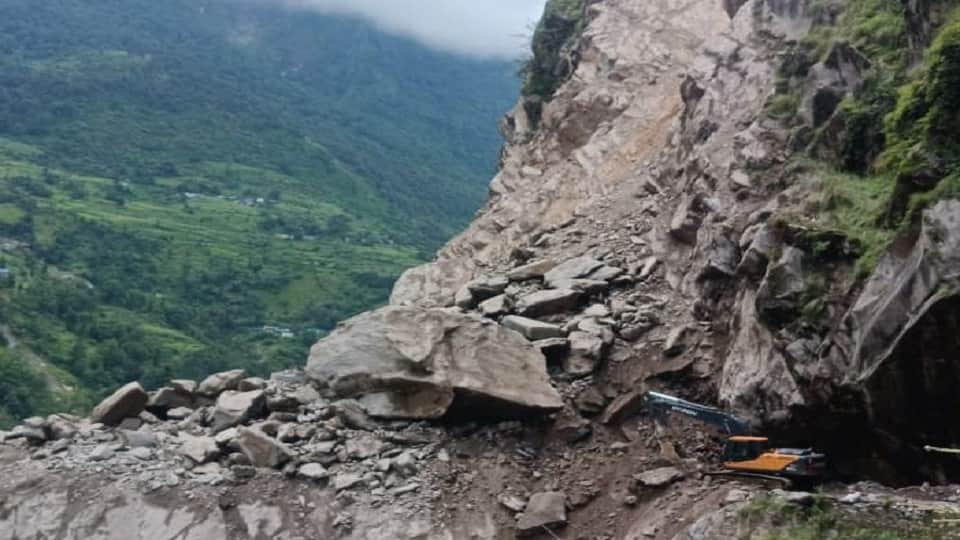 Cracked hill in Garbhadhar on Kailash Yatra route