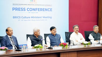 केंद्रीय मंत्री गजेंद्र सिंह शेखावत, सीएम मोहन यादव और केंद्र और राज्य के अधिकारी