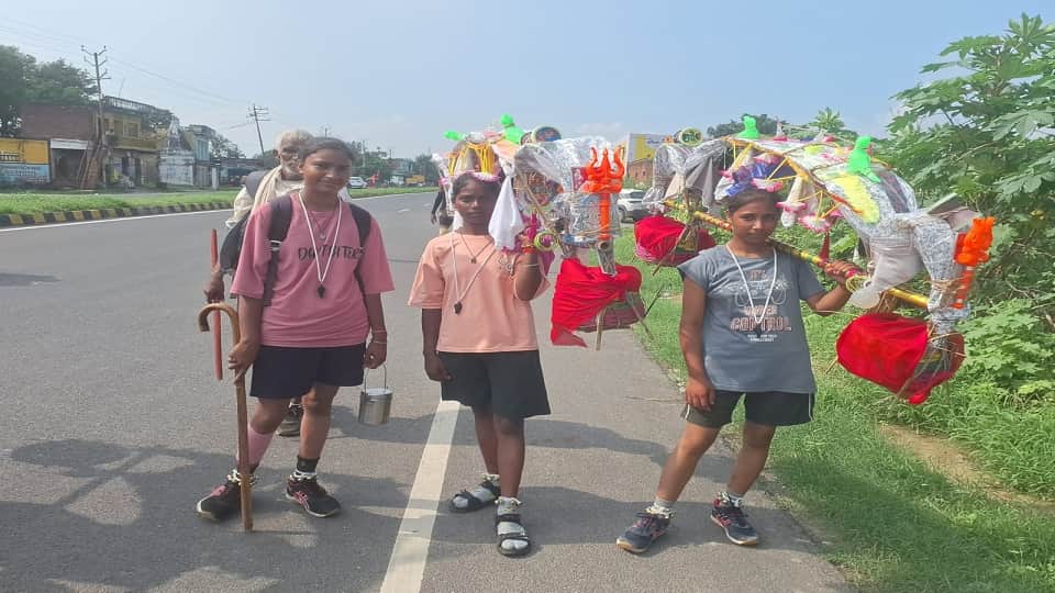 Three sisters have been offering Kanwar at temple for five years