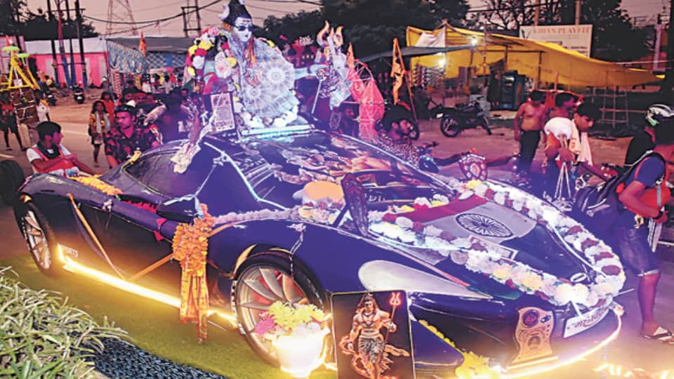Kanwad Yatra: Saffron Wave on Highways: Shiv Bhakts, Grand DJ Setups and Yogi-Modi Craze Take Over the Roads
