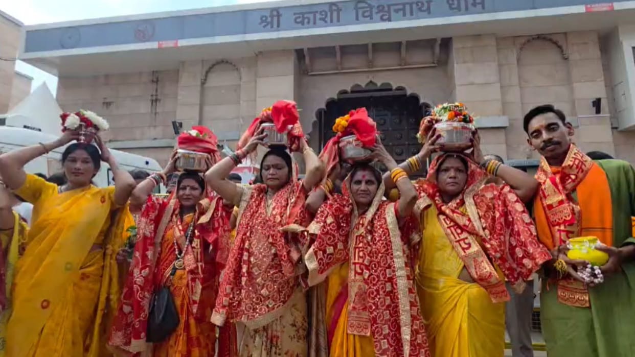 Kashi Vishwanath Temple Female petitioners associated with Shringar Gauri case performed Jalabhishek in kashi