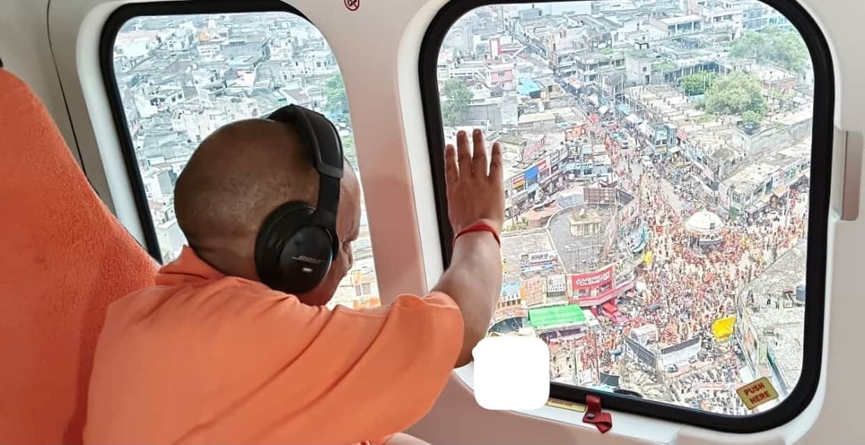 Kanwad Yatra: CM Yogi Showers Flowers on Kanwariyas at Shiv Chowk in Muzaffarnagar