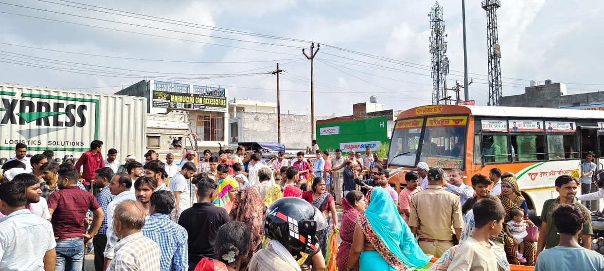 Farrukhabad-Hospital-Mother-Newborn-Death-Family-Protest-Highway-Jam