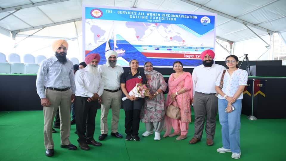 Major Karamjit Kaur from Sirsa hoisted the Tricolour after a 47000-kilometer Sea Circumambulation Expedition