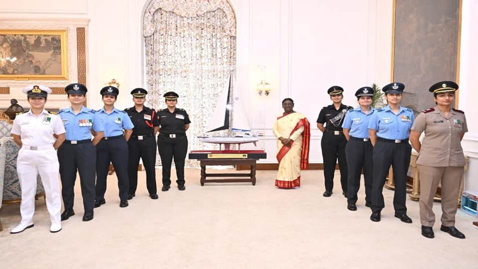 Major Karamjit Kaur from Sirsa hoisted the Tricolour after a 47000-kilometer Sea Circumambulation Expedition