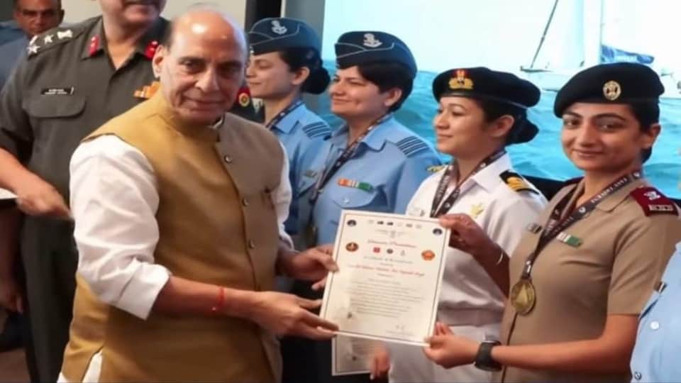 Major Karamjit Kaur from Sirsa hoisted the Tricolour after a 47000-kilometer Sea Circumambulation Expedition