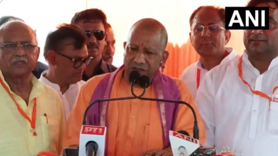 Kanwad Yatra: सीएम योगी बोले-4.5 करोड़ कांवड़िए करेंगे जलाभिषेक, सामाजिक एकता की मिसाल हैं शिवभक्त
