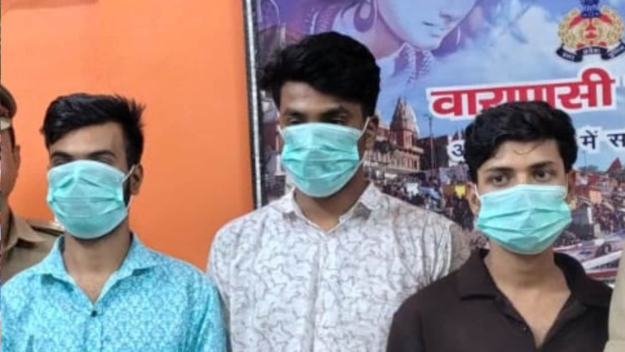 Varanasi Police arrested three smugglers with 27.615 kg of cannabis