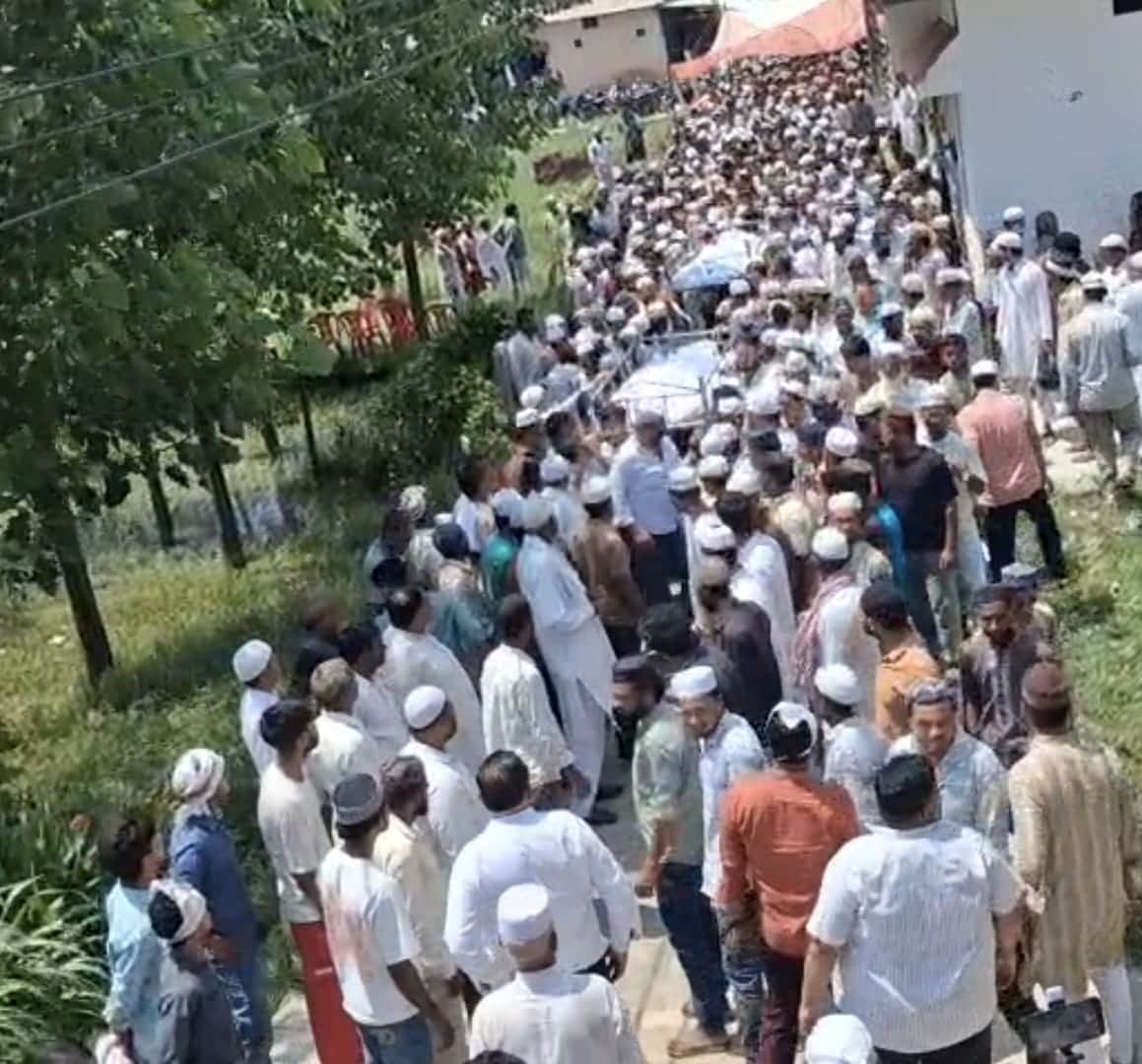 Pauri Accident Six funeral procession leave family home simultaneously In Haridwar Photos