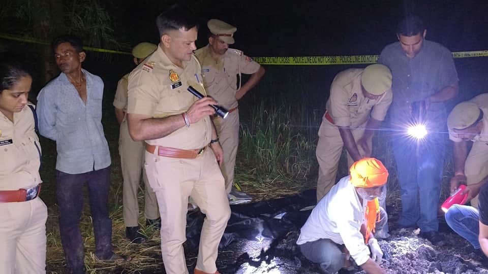 Pilibhit Murder When son return from Haryana searched for his mother he found bangles bones in heap of fodder