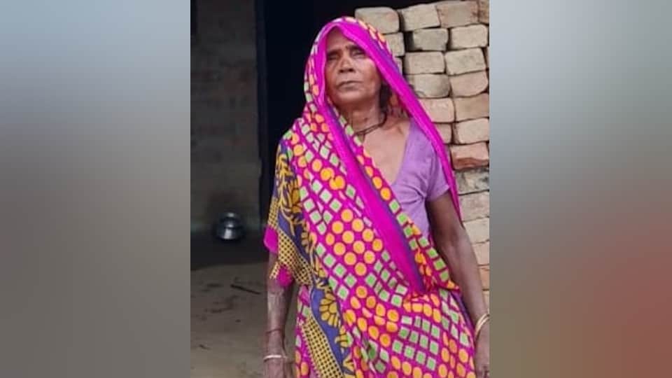 Pilibhit Murder When son return from Haryana searched for his mother he found bangles bones in heap of fodder