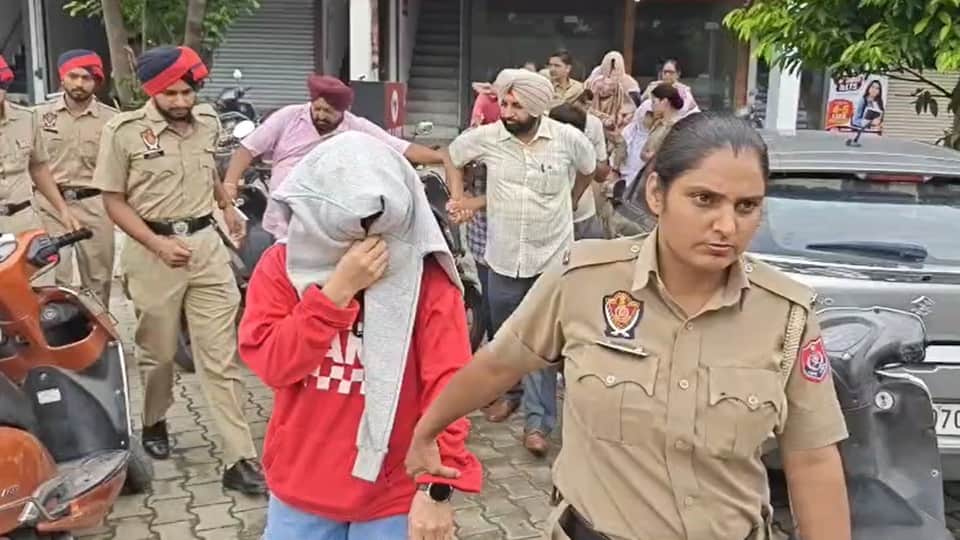 Police raid Grand Spa Center in Jalandhar; 8 girls and 4 young men detained.