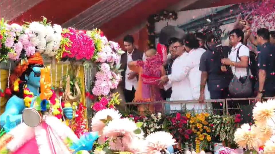 CM Yogi Showers Flowers on Kanwariyas in Meerut, Welcomes Shiva Devotees