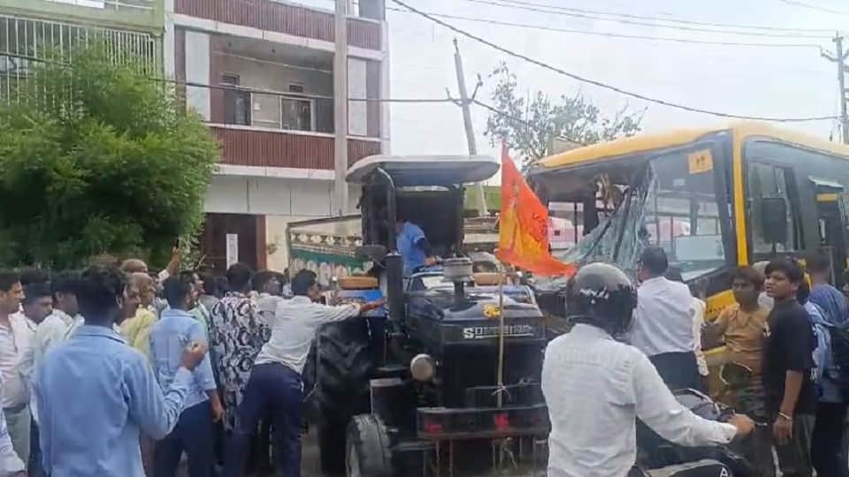School bus and pickup truck collide head on in Mathura four injured